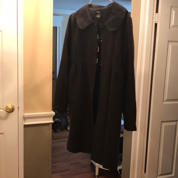 light overcoat for when there’s just a chill in the air - Picture 4 of 9